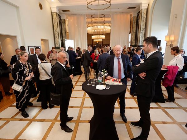 A_Next magazin_promocija_2_Small.jpg